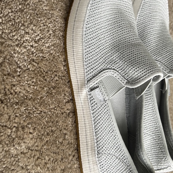 Womens UGG 7.5 Gray slip on shoes New - Picture 4 of 7